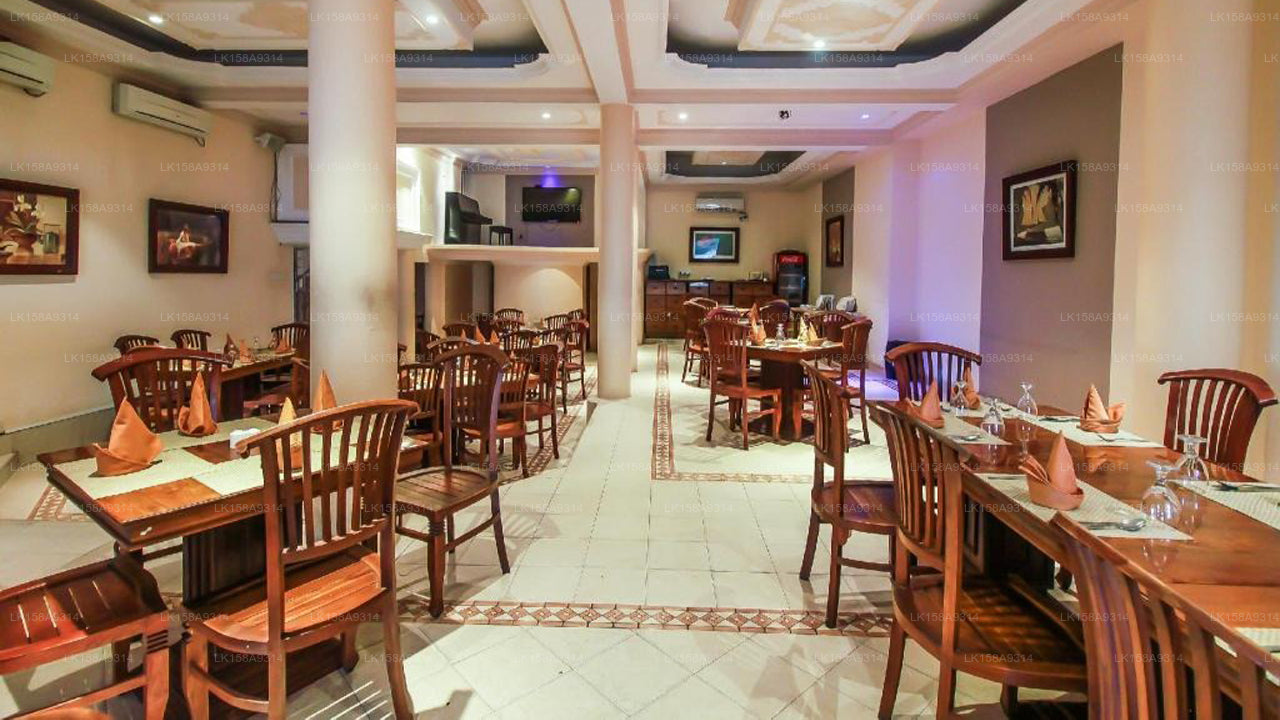 OYO 317 Choy's Waterfront Residence, Negombo