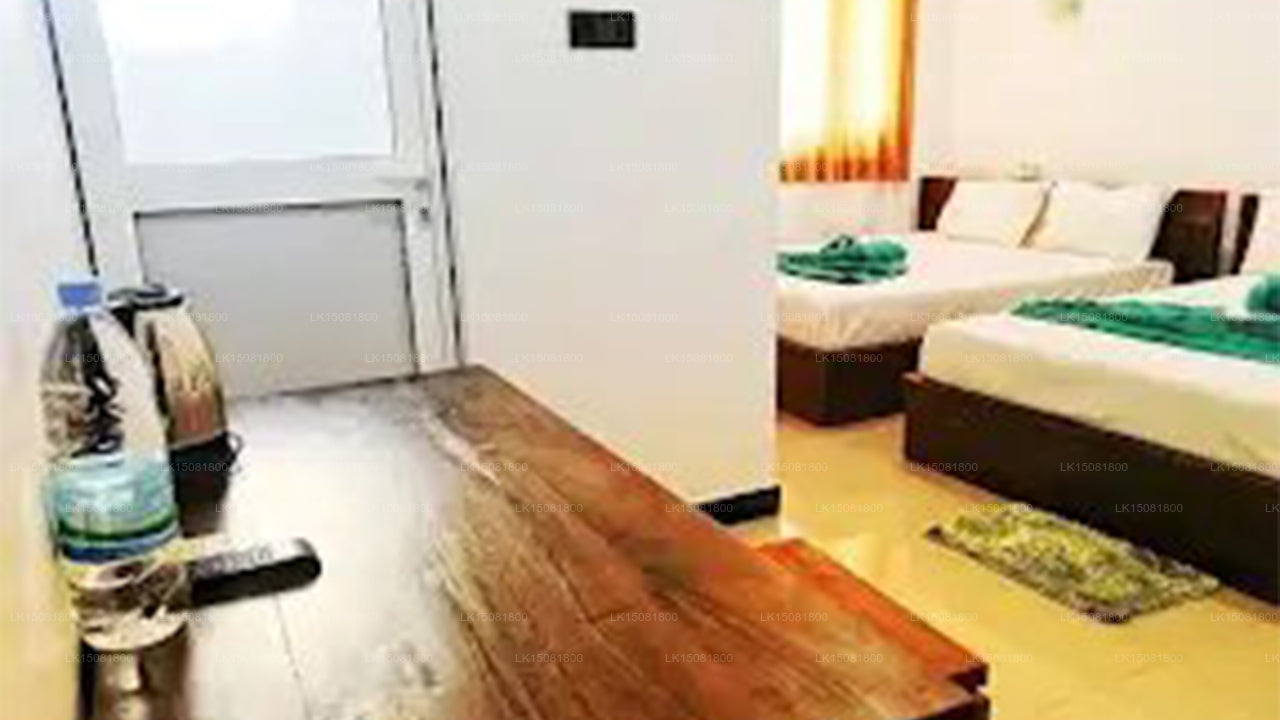 Capitol Bungalow, Kirinda