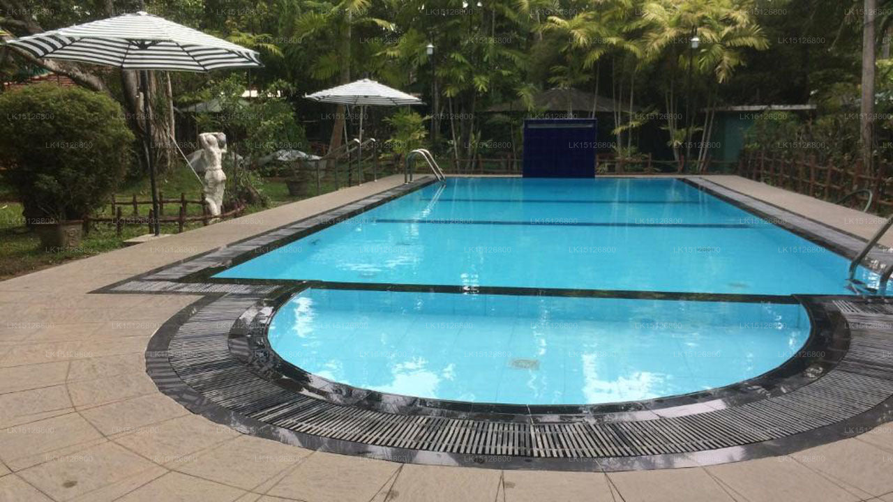 Hôtel Surasa, Kurunegala