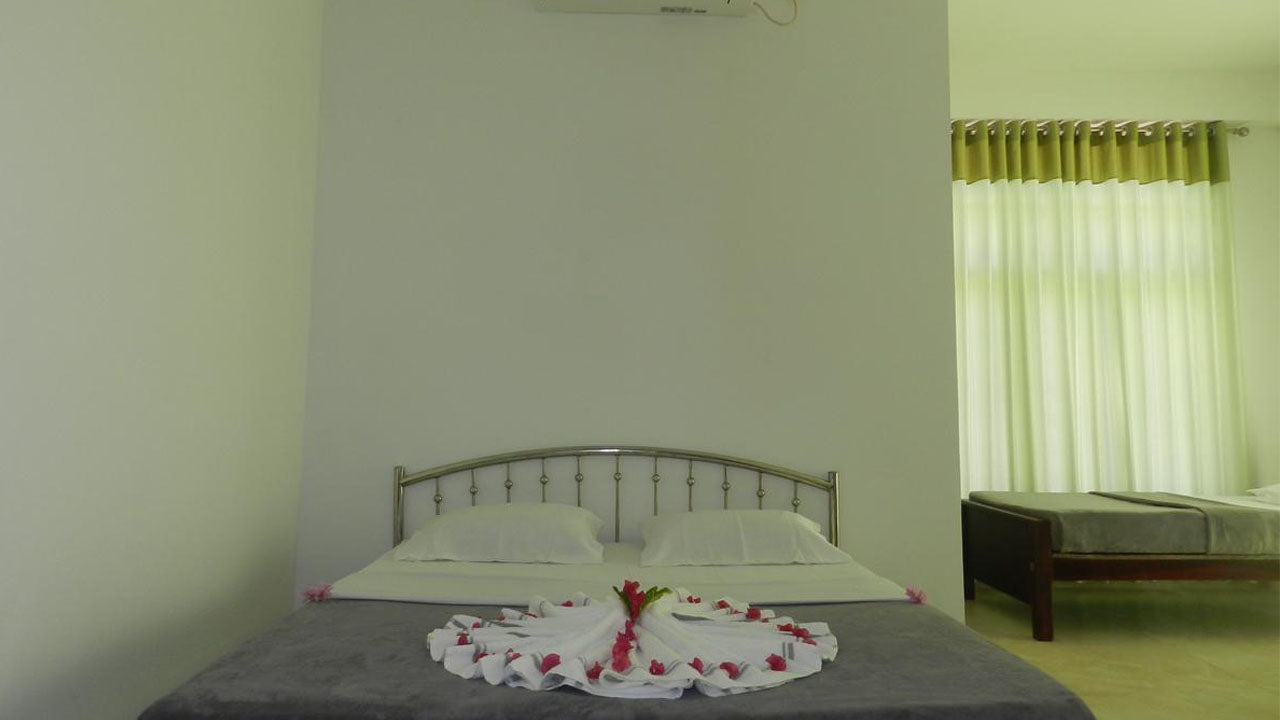 L'hôtel Paradise, Kurunegala