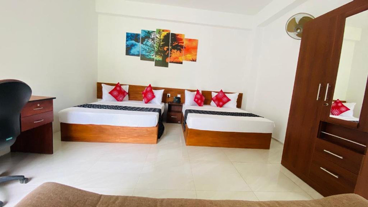 Aloft Grand Hotel, Ella