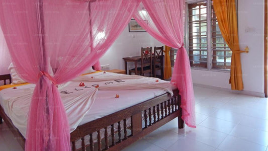 Rico Shadow Guest House & Restaurant, Waikkal