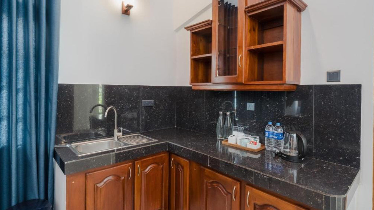 Paradise Holidays, Bambalapitiya