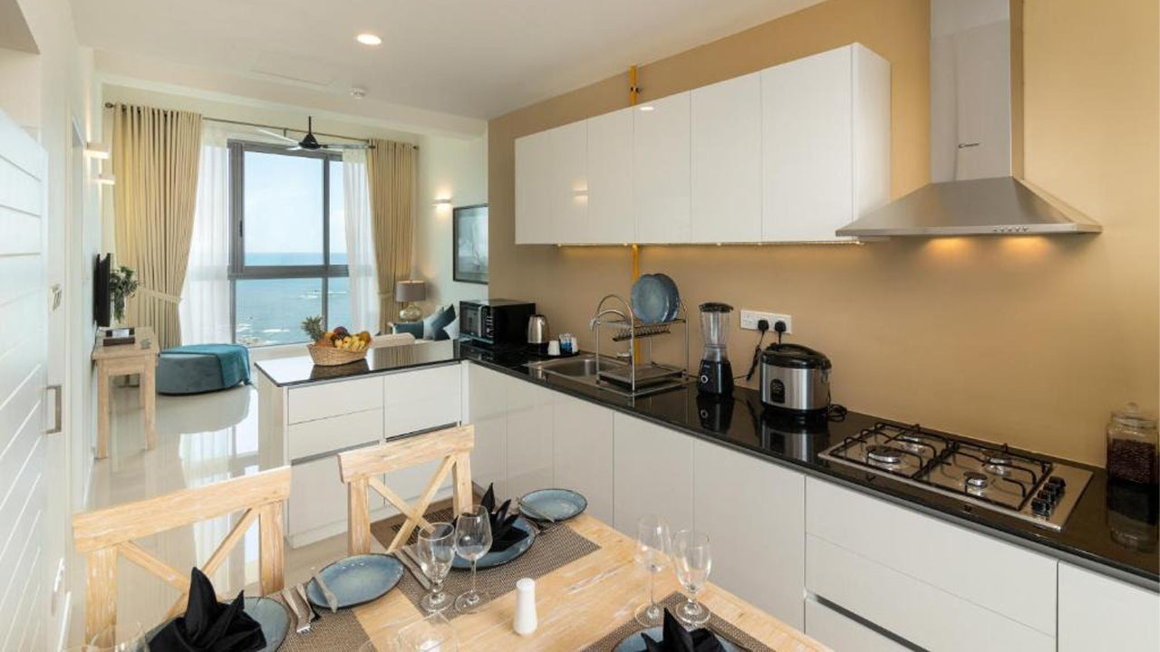 Oceanfront Condo by the Beach, Galle