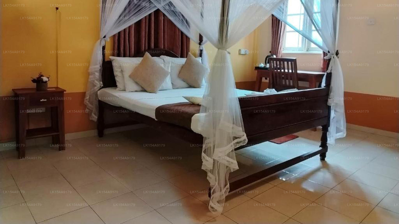 Grand Colonial Viveka,  Kurunegala