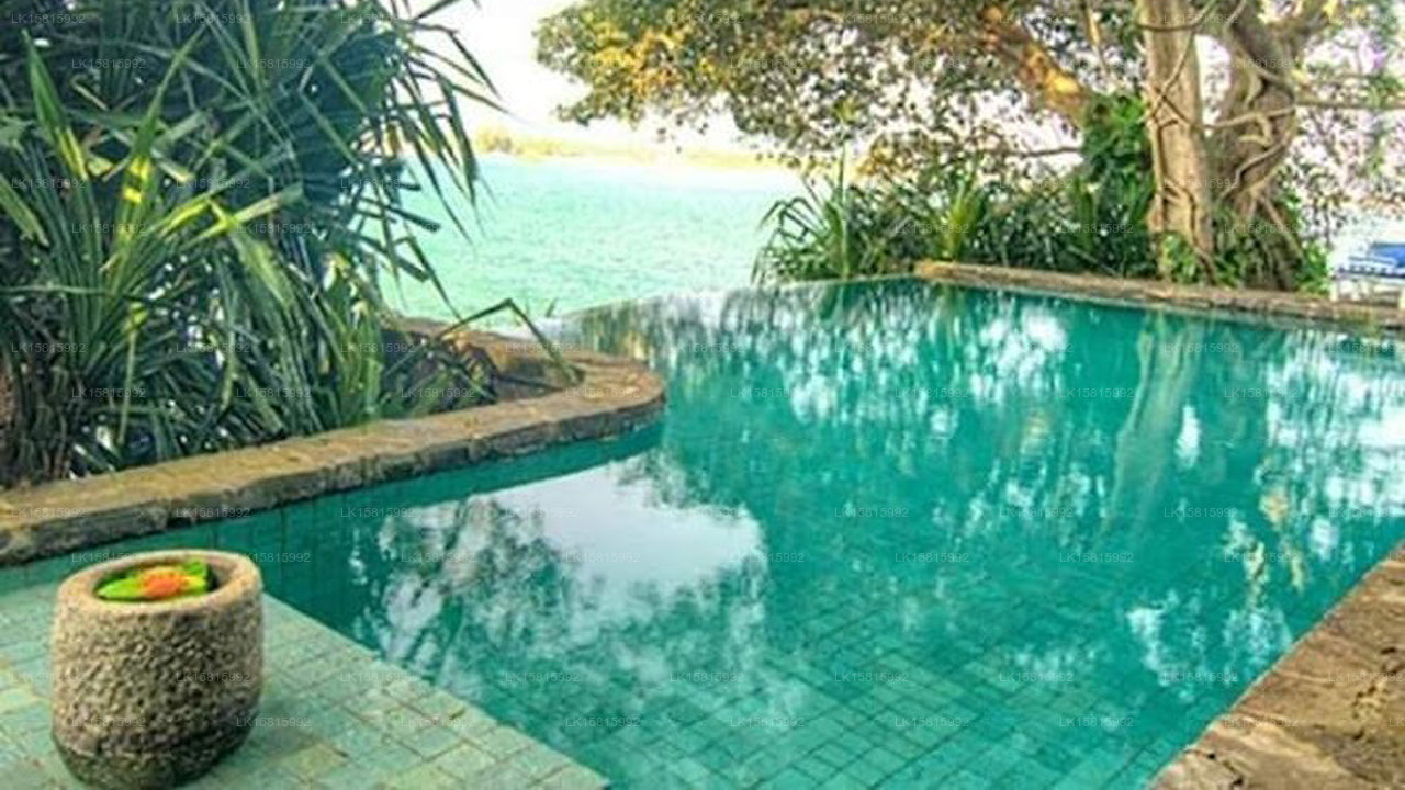 Taprobane Island, Weligama