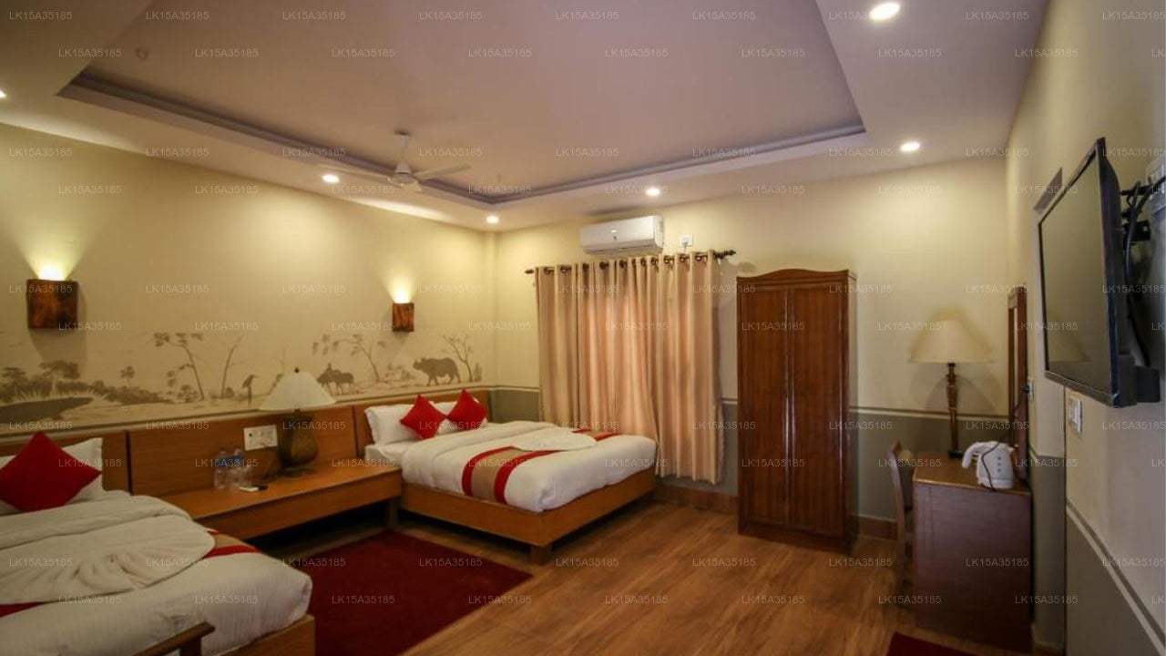 Way to Jungle Safari Resort, Udawalawe