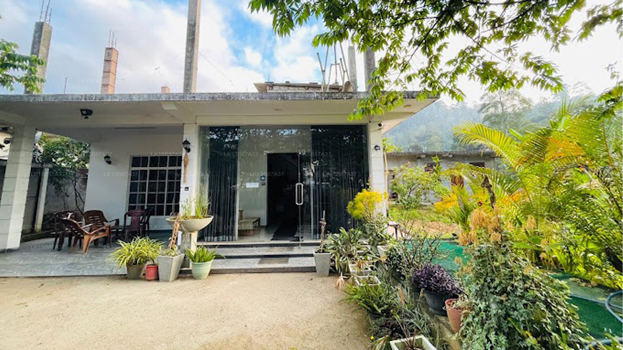 River Front Home Stay, Udawalawe