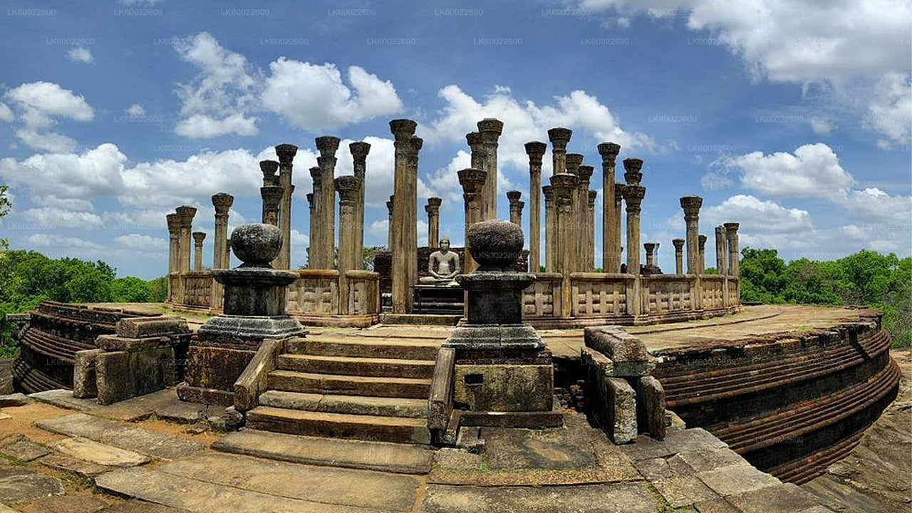 Polonnaruwa and Minneriya from Kandy