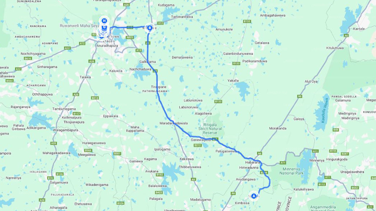 Cité sacrée d'Anuradhapura depuis Sigiriya