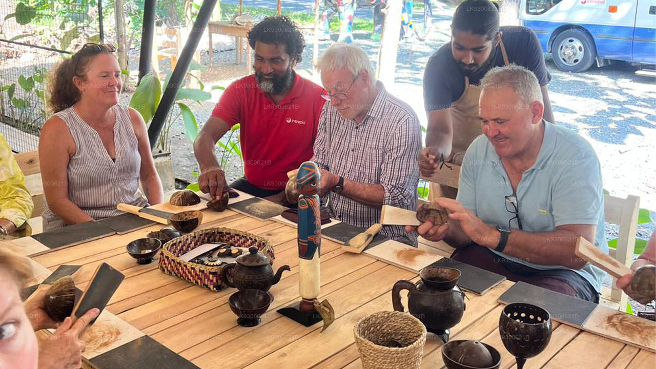 Ateliers pratiques de fabrication artisanale de coquillages de noix de coco et de bambou à Sigiriya