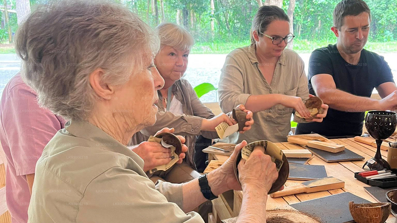 Ateliers pratiques de fabrication artisanale de coquillages de noix de coco et de bambou à Sigiriya