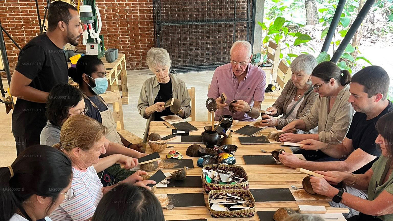 Ateliers pratiques de fabrication artisanale de coquillages de noix de coco et de bambou à Sigiriya