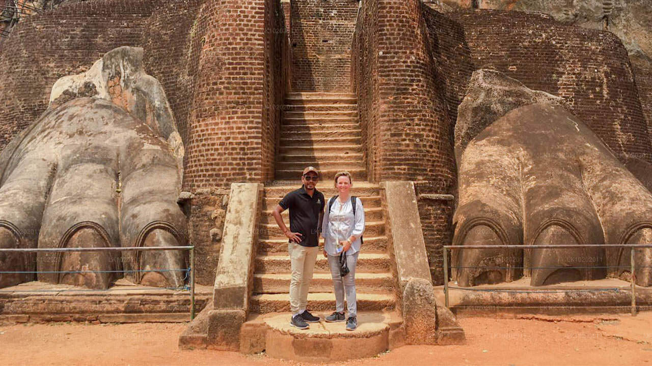 Sigirya et Minneriya depuis Colombo (2 jours)