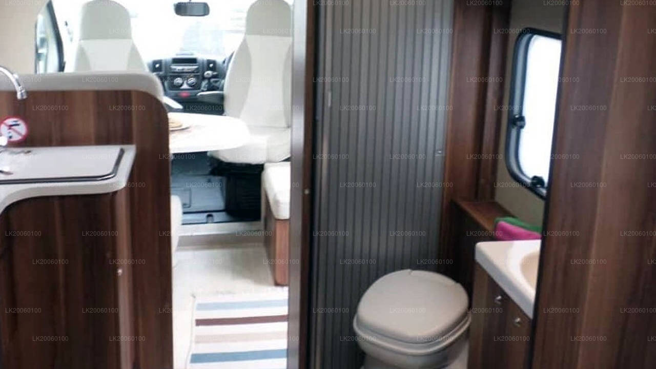 Location de camping-cars avec chauffeur (Roller Team Zefiro 269P)