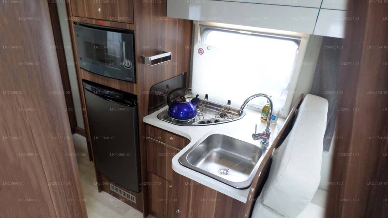 Location de camping-cars avec chauffeur (Roller Team Zefiro 269P)