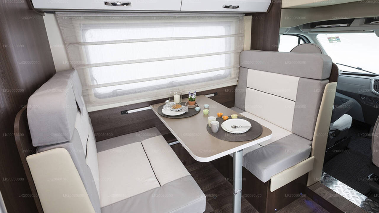 Location de camping-cars avec chauffeur (Roller Team - Zefiro 690G)