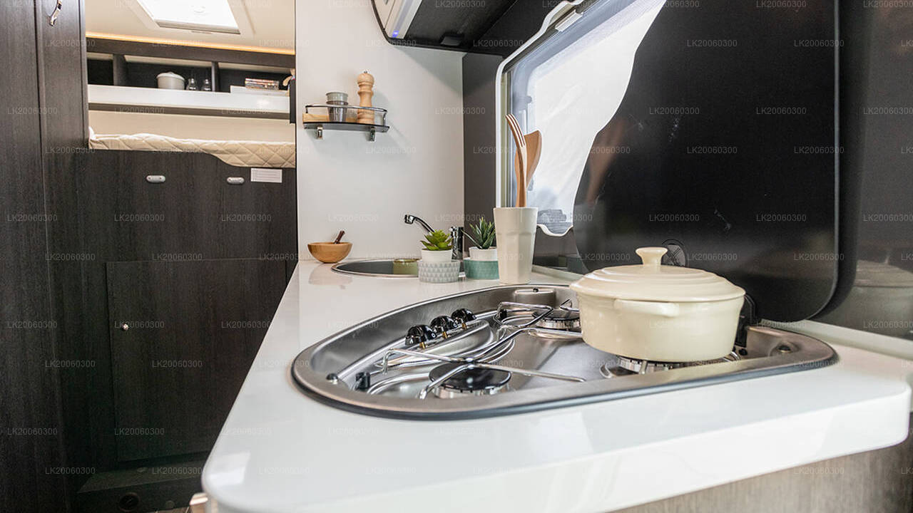 Location de camping-cars avec chauffeur (Roller Team - Zefiro 690G)