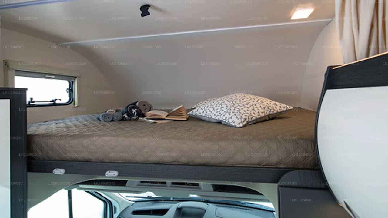 Location de camping-cars avec chauffeur (Roller Team - Zefiro 690G)