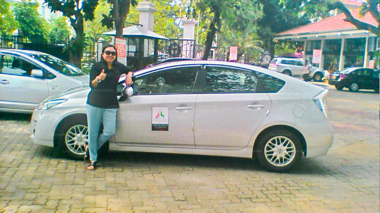 Transfer between Colombo Airport (CMB) and Teak House, Tangalle