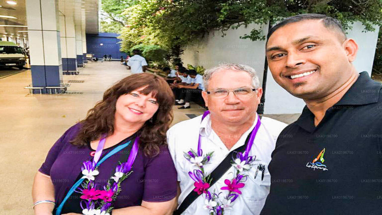 Transfer between Colombo Airport (CMB) and Aaron's Beach Villa, Wadduwa