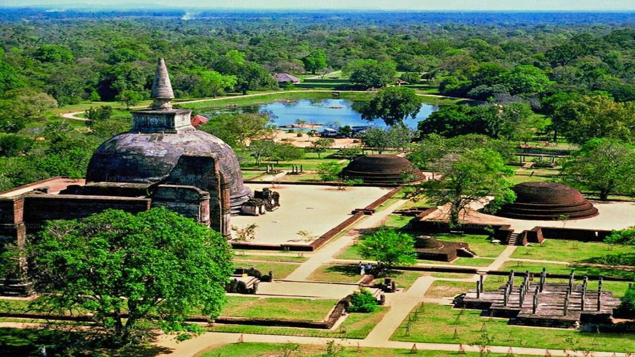 Découvrez Anuradhapura en hélicoptère depuis Bentota
